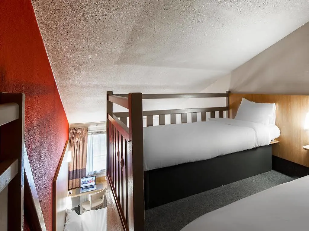 B&B Hôtel Auray Carnac 2*,